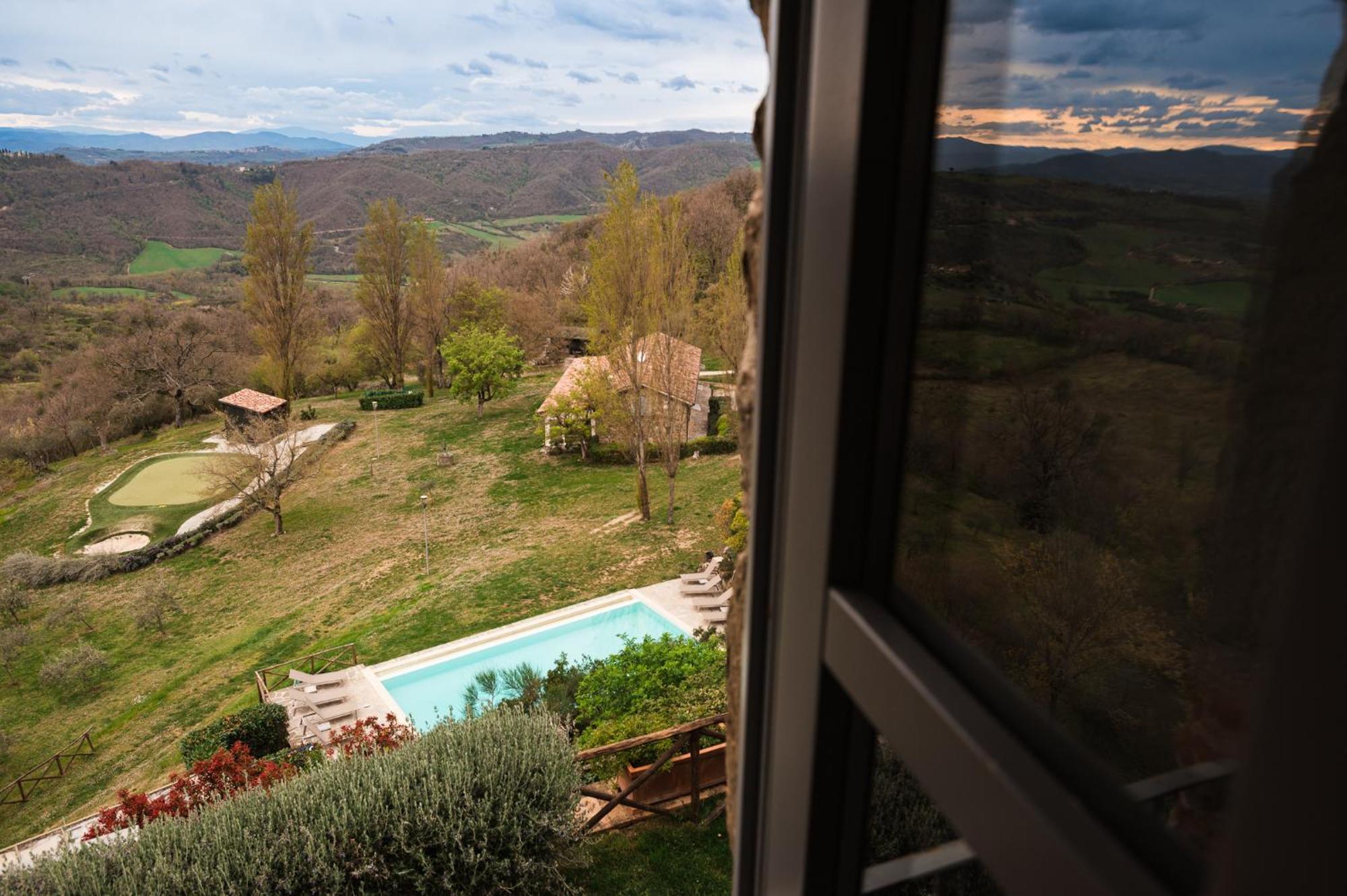Nikis Resort Губио Екстериор снимка